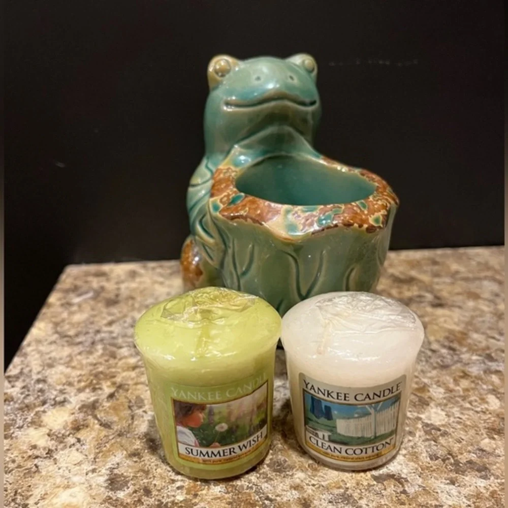 Charming Green Frog Votive Candle Holder with 2 Yankee Candle Votives